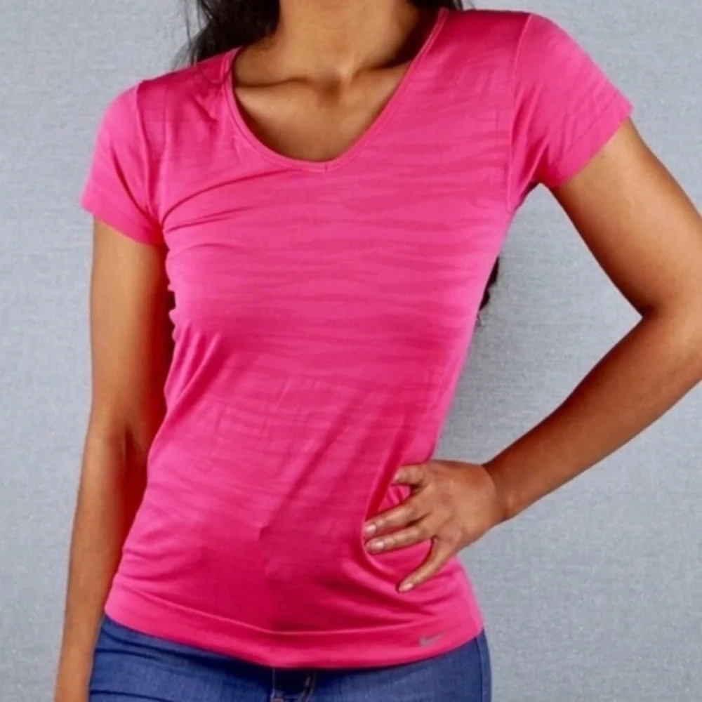 Nike Dri-Fit Seamless Short Sleeve Running Shirt. Size Small. EUC